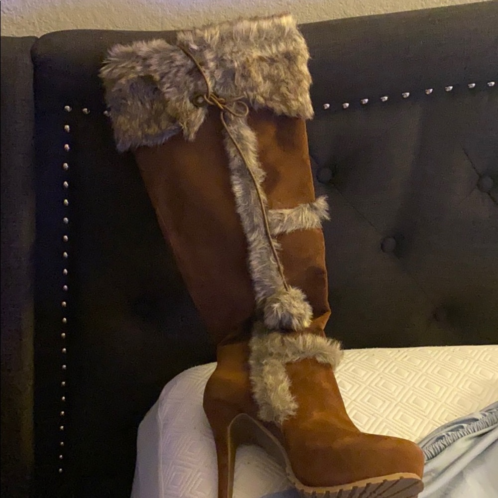Shoe dazzle high boots brand new with box